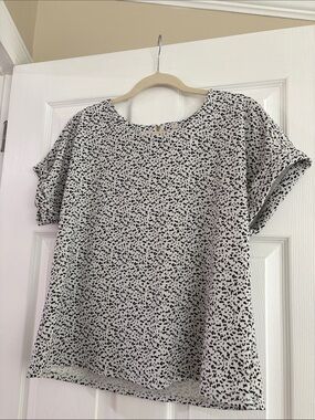 MELLODAY White Tee with Black Speckle Print